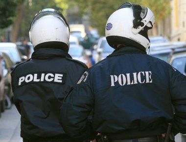 Συναγερμός στο κέντρο της Αθήνας: Έξω από τη Διεύθυνση Αλλοδαπών Ισλαμιστής φώναζε «Αλλαχού Ακμπάρ»